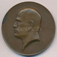 Olaszország 1928. "Benito Mussolini - Corvin Mátyás Társaság" Br emlékérem. Szign.: Livia ...