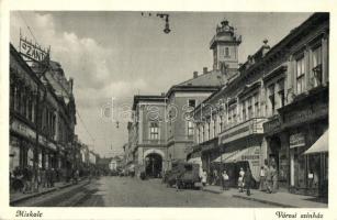 18 db régi magyar városképes lap, néhány sérült lap / 18 pre-1945 Hungarian town-view postcards, som...