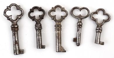 5 db régi kulcs, 3,5 cm és 2,5 cm közötti méretben