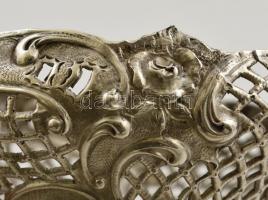 Ezüst (Ag.) áttört figurás kínáló, jelzett, mesterjeggyel (FD), 12×10 cm,  nettó:153 g
,