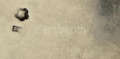 Ezüst (Ag.) áttört figurás kínáló, jelzett, mesterjeggyel (FD), 12×10 cm,  nettó:153 g
,