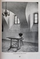 Voit Pál: Régi magyar otthonok. Budapest, 1943, Királyi Magyar Egyetemi Nyomda, 319 p. Gazdag fekete...