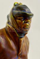 Zsolnay csavargó, eozinmázas porcelánfajansz, jelzett (körpecsét cca 1920) tervező:Kapás Nagy Mihály...