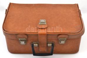 Régi szovjet Union gyártmányú elektromos táska varrógép, 28x44x20 cm