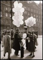 cca 1938 Budapesti életképek, utca képek, 21 db szabadon felhasználható vintage negatív, 24x36 mm