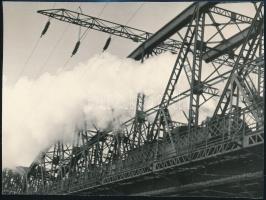 cca 1930 Vasúti híd, jelzés nélküli vintage fotó, 14,5x20 cm