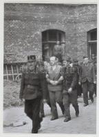 1945 Budapest, háborús bűnösök nyilvános kivégzése a börtön udvarán, vintage negatívokról készült 5 ...