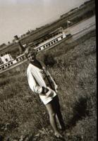 cca 1930 Aktfotók a lakásban és a természetben, 24 db szolidan erotikus, vintage negatív Fekete Györ...