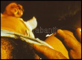 cca 1974 Szolidan erotikus, fotografikus feljegyzések, 18 db vintage negatív és diapozitív, 24x36 mm