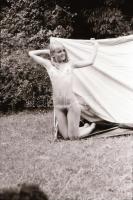 cca 1972 Vadkempingben szelíd-szolid erotikus felvételek, 27 db vintage negatív, 24x36 mm