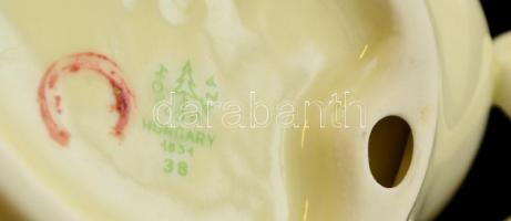 Hollóházi bonbonier, matricás jelzett, apró kopásokkal, 11×10×5 cm + Hollóházi tálka, matricás, jelz...