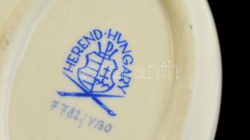 Herendi Viktória mintás kis tálka, kézzel festett, jelzett, apró kopásokkal, 6×8×1,5 cm