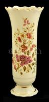 Virágmintás Zsolnay váza, kézzel festett, jelzett, kis kopásokkal, m: 20,5 cm