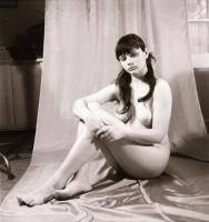 cca 1973 Aktmodellre fókuszálva, szolidan erotikus felvételek, 13 db vintage negatív, 6x6 cm