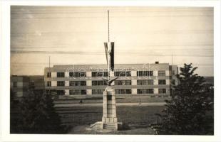 1943 Aknaszlatina, Slatinské Doly, Solotvyno; M. kir. állami polgári iskola, Országzászló / school, Hungarian flag. photo