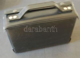 Éremtartó koffer 7db bordó plüsstálcával, 2x 48 férőhelyes, 3x 24 férőhelyes, 1x 20 férőhelyes, 1x 12, használt állapotban