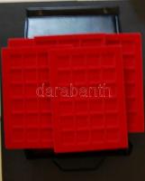 Éremtartó koffer 7db bordó plüsstálcával, 2x 48 férőhelyes, 3x 24 férőhelyes, 1x 20
férőhelyes, 1x ...