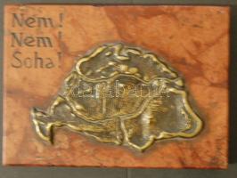 Irredenta kisplasztika "Nem! Nem! Soha! - Nagy-Magyarország" márványra montírozva T:2