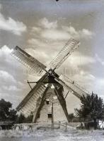 cca 1912 Szélmalom, Kerny István (1879-1963) budapesti fotóművész hagyatékából 2 db üveglemez negatív, 6x9 cm és 4x6 cm / windmill
