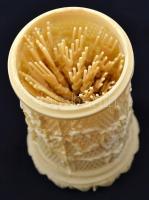 37 db falatka tűző, műanyag, tartóban, m: 12,5 cm