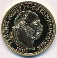 1907. 100K "Ferenc József Megkoronázásának Negyvenedik Évfordulójára" aranyozott Ag utánve...