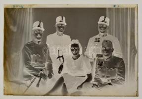 cca 1910-1950 közötti időből, katonai témájú negatívok, 13 db vintage üveglemez az egri FOTO-GRÁF mű...