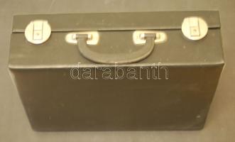 Éremtartó koffer, nagyalakú, 6db bordó velúr tálcával, 2x 24 férőhelyes, 1x 48 férőhelyes, 3x 88 férőhelyes, használt