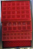 Éremtartó koffer, nagyalakú, 6db bordó velúr tálcával, 2x 24 férőhelyes, 1x 48 férőhelyes, 3x 88 fér...