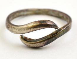 Ezüst(Ag) hullámos gyűrű, jelzett, méret: 53, nettó: 1,6 g