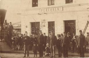 Perecseny, Perechyn, Perecin; Vasútállomás, gőzmozdony, vasutasok, létra / railway station, locomotive, railwaymen, ladder. photo (EB)