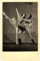 13 db modern motívumlap balett-táncosokról. Képzőművészeti Alap / 13 modern motive cards of Hungarian ballet dancers
