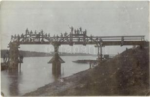 Osztrák-magyar katonai hídépítő utász egység / ~WWI Austro-Hungarian K.u.K. pioneer unit (sappers) building a bridge. photo (EK)