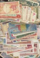 704db bankjegy, egész világ, régi és új, jobbakkal T:I,II,II,IV