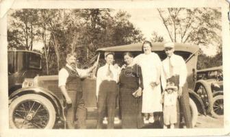 25 db főleg régi magyar és külföldi városképes lap, közte pár fotó. vegyes minőség / 25 mostly pre-1...