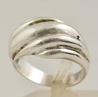 Ezüst(Ag) bordázott gyűrű, jelzett, méret: 57, nettó: 4,9 g