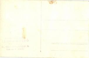 Balaton (?), fürdőzők a strandon, gyerekek homokvár építés közben. Molnár István utóda Áldor Dezső f...