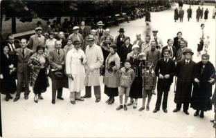 1934 Hévíz, csoportkép a téren. Ring photo