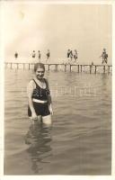 ~1936 Siófok, Balatonban fürdőző hölgy. Nagy photo