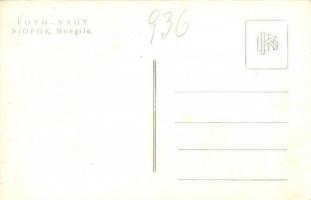 ~1936 Siófok, Balatonban fürdőző hölgy. Nagy photo