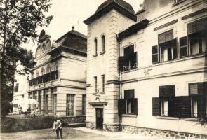 23 db régi városképes és motívumos lap vegyesen, közte néhány litho és tábori posta bélyegzésű / 23 ...