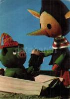 55 db modern motívumlap vegyesen: mese és bábfigurák, autók, hajók, állatok, híres emberek, politiku...