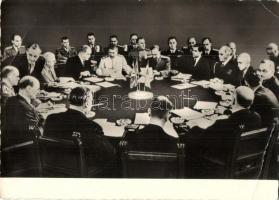 55 db modern motívumlap vegyesen: mese és bábfigurák, autók, hajók, állatok, híres emberek, politiku...