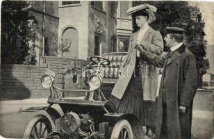 Hölgy és sofőrje automobillal / Lady and her driver with automobile