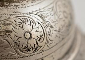 Ezüst (Ag.) ötágú gyertyatartó, gazdagon cizellált, mesterjeggyel (FT), jelzett, nettó: 1364 g, m:53...