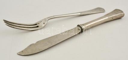 Ezüst halvilla és kés, jelzett, mesterjeggyel (KJ), h:16,5 és 17 cm, nettó:79 g