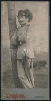 cca 1900 Csendőr karddal, keményhátú fotó Mattisz Pál keszthelyi műterméből, 16,5x8 cm
