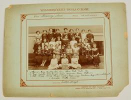 1913/1914 Budapest, A VII. kerület Murányi utcai iskola IV. osztálya, kartonra kasírozott fotó, karton sérült, 12x20 cm