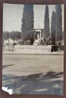 1933 Róma, A város nevezetességeit bemutató fotóalbum, 50 db fotóval, feliratozva, 18x12 cm / Rome, photo album with 50 photos, 18x12 cm