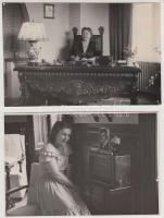 cca 1940-1960 Színészeket és operaénekeseket ábrázoló 5 db fotó, köztük Némethy Ella, Ladányi Ilona, Forray Miklós, Farkas Ilonka, Thália Színház színészei, pecséttel jelzett, 8,5x11 és 11,5x17,5 cm