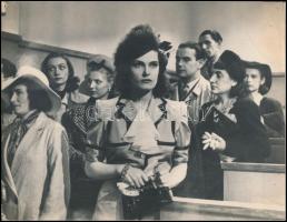 cca 1940 Karády Katalin (1910-1990) filmfotója, hátoldalán pecséttel jelzett, 21x27 cm